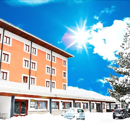 Hotel Holidays-3