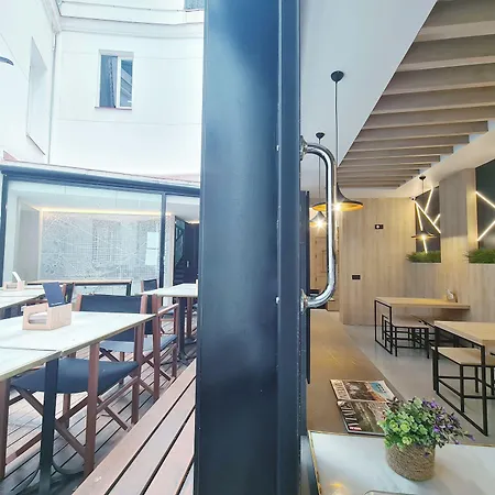 Raval Botella Private Rooms-2