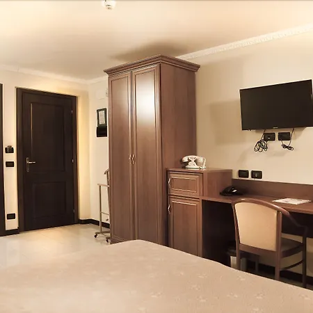Actor Hotel-3