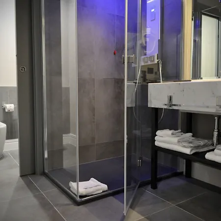 Place 24 Suites & Wellness-3