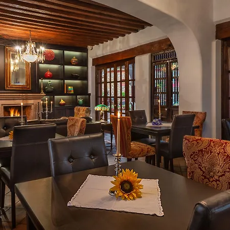 Hotel Boutique Casa Colorada-3