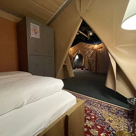 Urban Camper Hostel & Bar-3