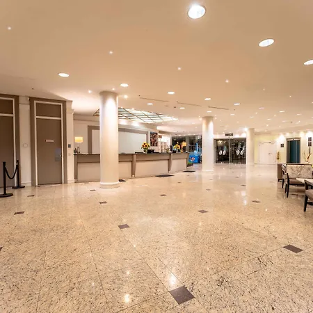 Plaza Premium Wien-2