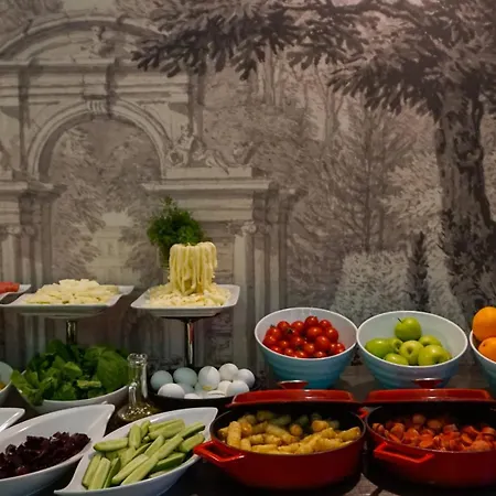 Raymond Hotel Old City-2
