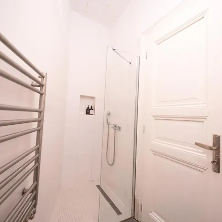 Sophie'S Hostel-2