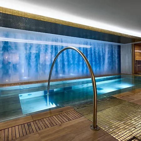 Mamaison Hotel Chain Bridge Budapest-2
