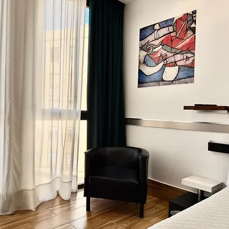 Ilustre - City-View Rooms with AC in Málaga's Old Town - Steps from Calle Larios&the Thyssen-2