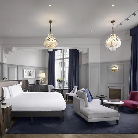 The Trafalgar St James London Curio Collection By Hilton-3