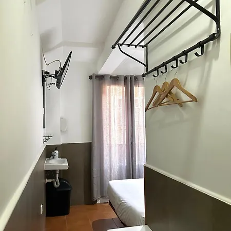 Be Ramblas Guest House-2