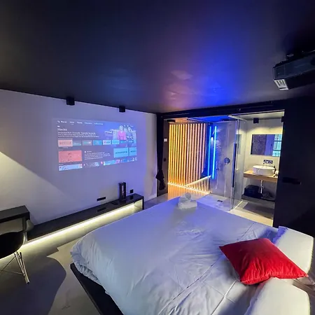 The Black Boutique -- Turistea Suites-3