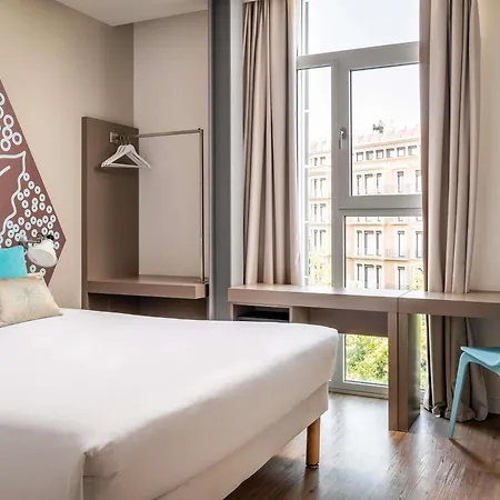 Ibis Styles Barcelona Centre-3