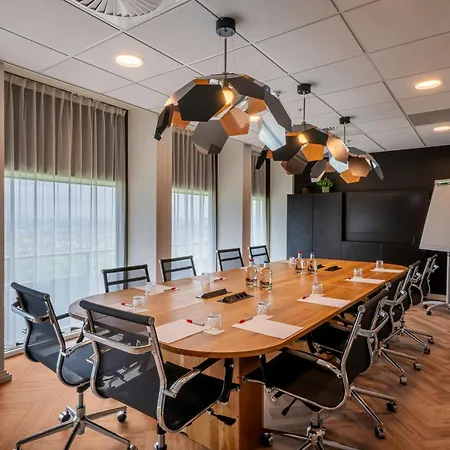 Leonardo Hotel Amsterdam Rembrandtpark-3