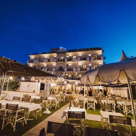 Hotel Soraya - Spiaggia Sawasdee With Beach, Restaurant & Parking-3