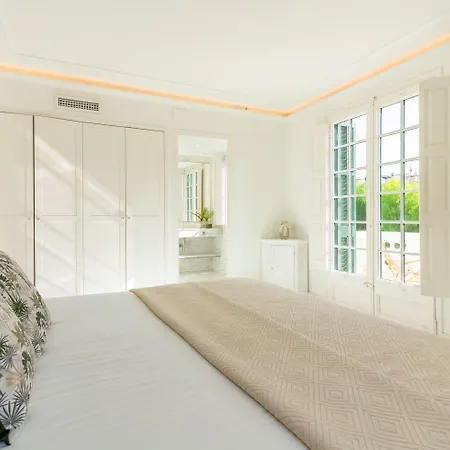 Villa De Los Leones In Heart Of Sitges By Beach And Town With Ac & Games-2
