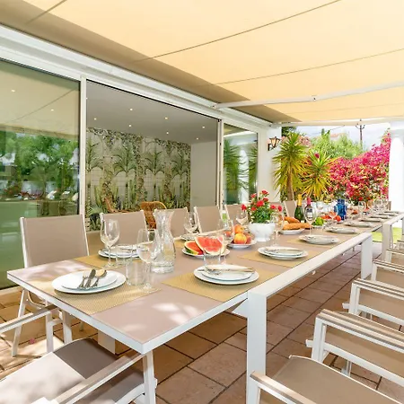 Villa De Los Leones In Heart Of Sitges By Beach And Town With Ac & Games-3