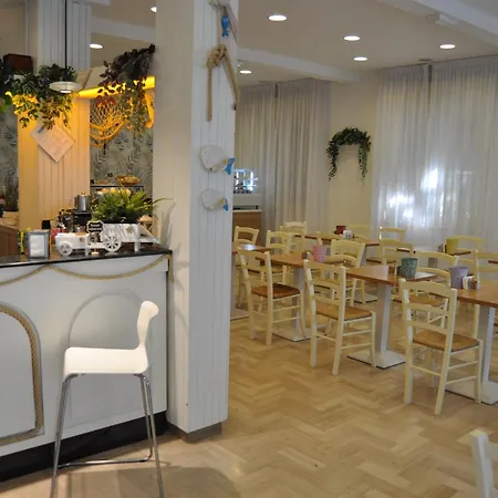 Hotel Susy - Bakery&Gluten Free - direttamente su viale Dante a due passi dal mare-2