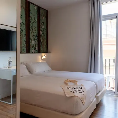 Chic&Basic Tallers Hostal-3
