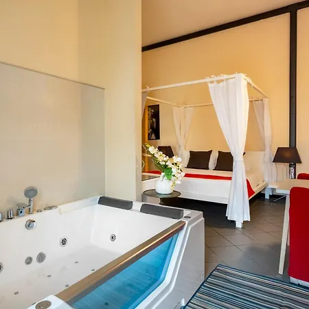 Snob Luxury Suite-2