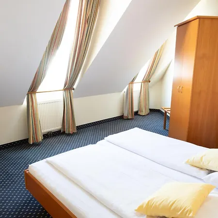 Suite Hotel 900M Zur Oper-3