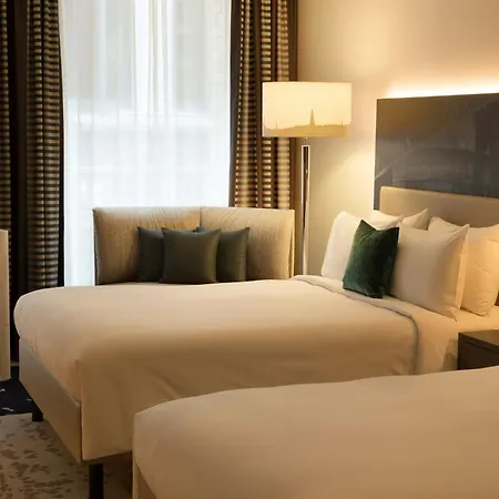 Renaissance Hamburg Hotel-3