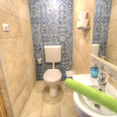 Lavender Circus Hostel, Doubles & Ensuites-2