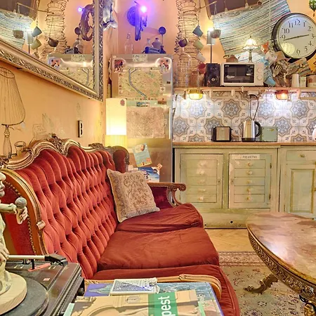 Lavender Circus Hostel, Doubles & Ensuites-3