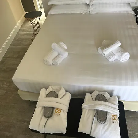 18 Dante Luxury Suites-3