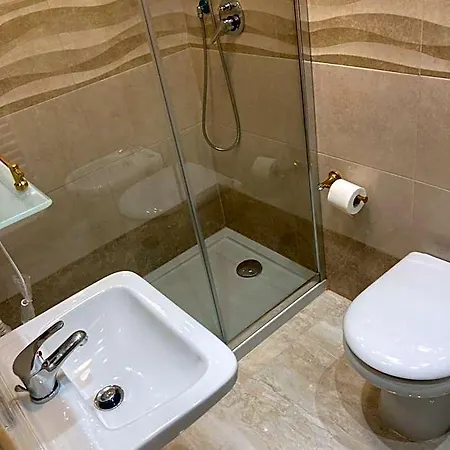 B&B LA REGGIA DI RIHANNA spa-3