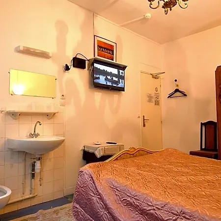 Hotel d'Orléans Paris Gare de l'Est-2