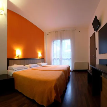 Lux Hotel Durante-3
