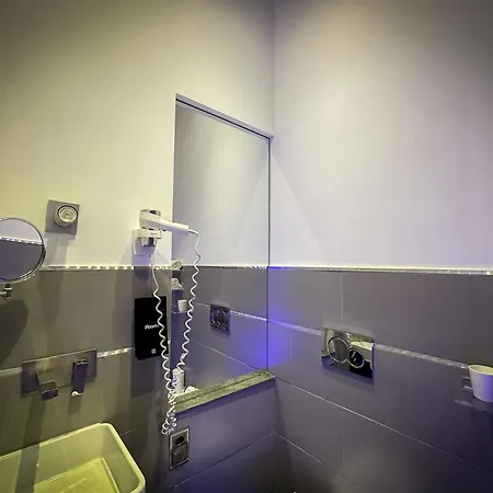 Magenta Pantheon Navona-3