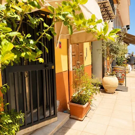 Leone Suite B&B & Restaurant Aic-2