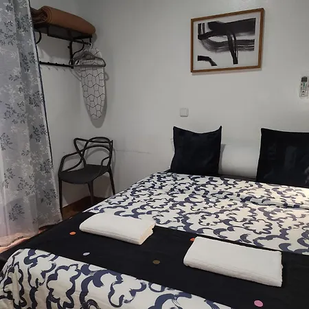 CH Catrachos Rooms-3
