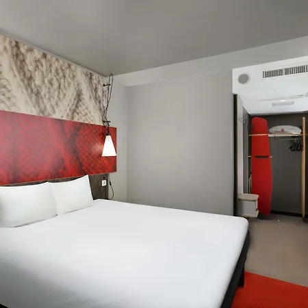 Ibis Styles Budapest Heroes Square-3