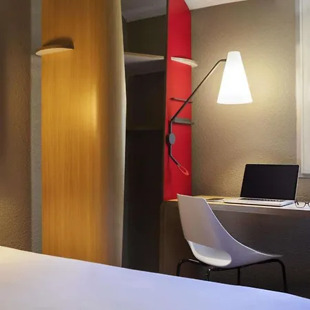 Ibis Styles Budapest Heroes Square-2