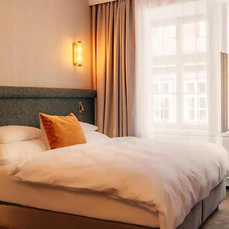 Hotel Golden Key Prague Castle-3