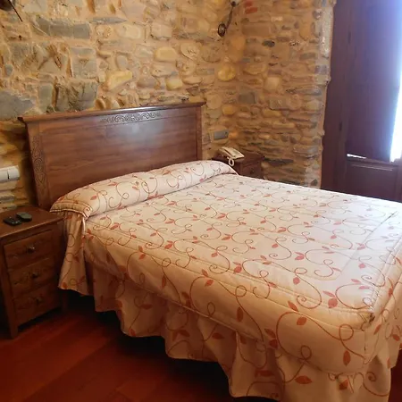 Hostal Virgen De La Encina-2