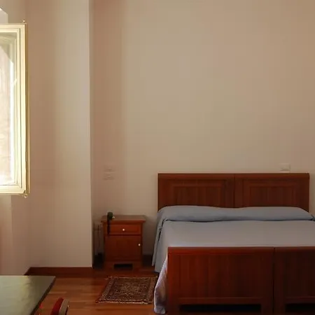 Guest House Domus Urbino-3