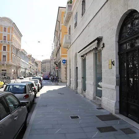 B&B Porto Vecchio ROOMS - Stazione Centrale Trieste-2