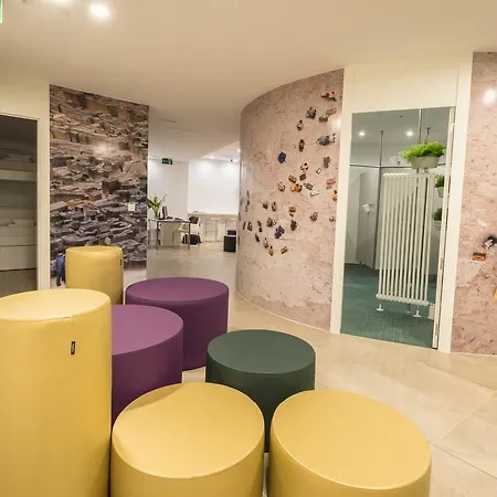 Globetrotter Hostel, By Albany-3