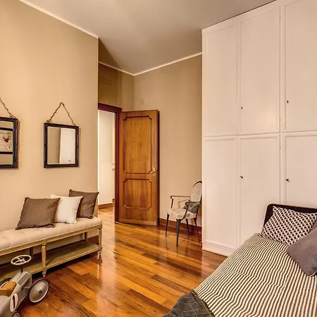 Spanish Steps Miracle Suite-2