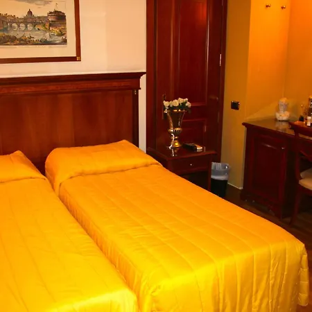 Luxury Rooms H 2000 Roma-3