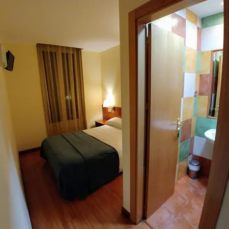 Hostal Prada Borges-2