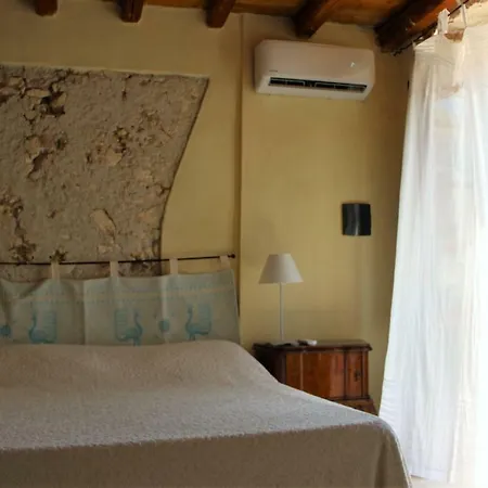 Sant Efisio Host-3