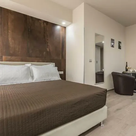 Astoria Deluxe Rooms-2