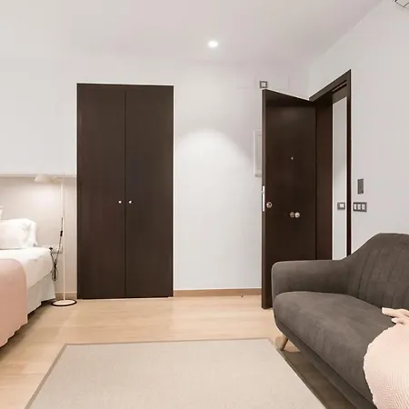 Fisa Rentals Gran Via Apartments-3