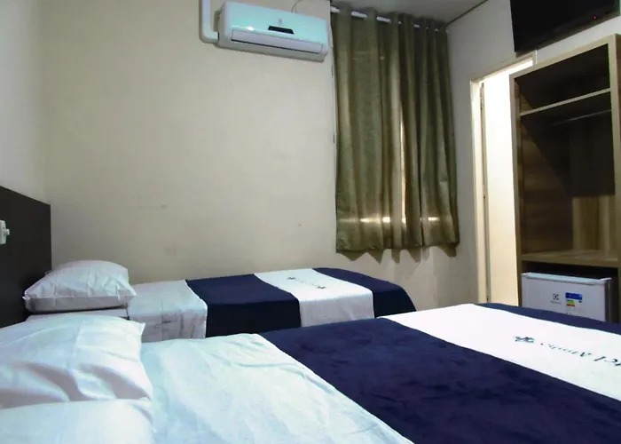 Hotel Minho - Melhor Opção Próximo à 25 de Março, Brás, Bom Retiro, Metrô e Hospital Pérola Byington - Buffet de Café da Manhã Incluso - Desc Extra em 3 ou Mais Diárias São Paulo