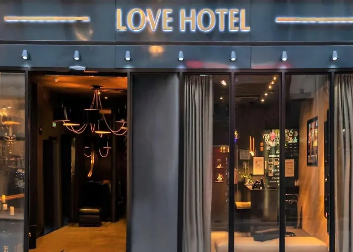 Love Hotel Avec Nuit Insolite Au Dandy Et Jacuzzi Privatise (Adults Only) París