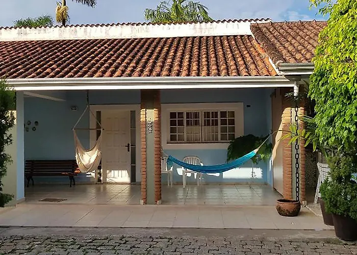 Casa Com Churrasqueira No Centro De Caraguatatuba