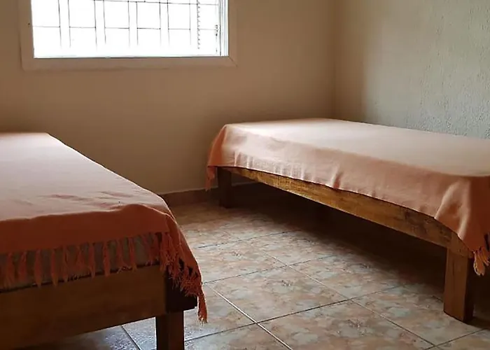 Casa Com Churrasqueira No Centro De Caraguatatuba